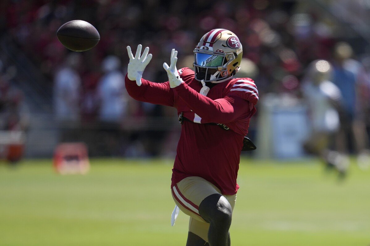 Deebo Samuel dimagrito lascia un'ottima impressione ai 49ers nel campo di allenamento con l'assenza di Brandon Aiyuk