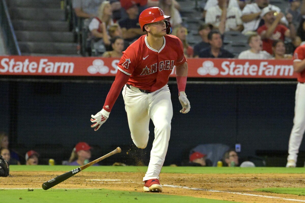 Il doppio di Moniak e l'home run di O'Hoppe pongono fine alla crisi aiutando gli Angels a rimontare e vincere 3-2 contro i Braves